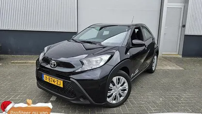 Zwart Gebruikt 2024 Toyota Aygo X Play SUV | € 17.500 (Eerlijke prijs)