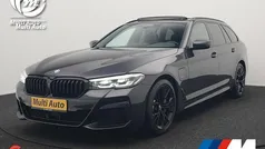 Grijs Gebruikt 2022 BMW 520 M Sport Stationwagen | € 37.440 (Eerlijke prijs)