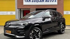 Zwart Gebruikt 2024 VW Tiguan R-line Edition SUV | € 53.950 (Eerlijke prijs)