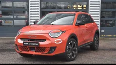 Oranje, metallic lak Gebruikt 2024 Fiat 600E La Prima SUV | € 27.450 (Eerlijke prijs)