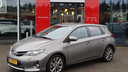 Occasion Toyota Auris Hybrid 136 PK (100 kW) 2013 Bruin Hatchback