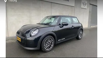 Occasion Mini Cooper Essential 156 PK (114 kW) 2024 Zwart Hatchback