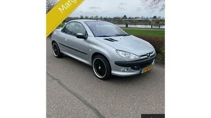 Grijs Gebruikt 2001 Peugeot 206 CC Cabriolet | € 1.250 (Goede deal)