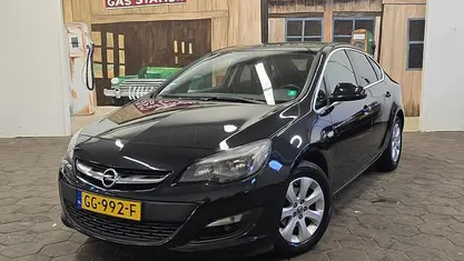 Gebruikt 2015 Opel Astra Sedan | € 5.495 (Eerlijke prijs)