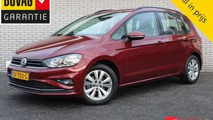 Rood (metallic) Occasion 2018 VW Golf VII Comfortline Hatchback | € 13.950 (Eerlijke prijs)