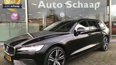 Zwart Gebruikt 2020 Volvo V60 Momentum Stationwagen | € 28.500 (Goede deal)