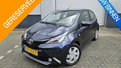 Blauw Gebruikt 2017 Toyota Aygo X-play Hatchback | € 8.900 (Eerlijke prijs)