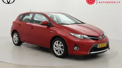 Rood Gebruikt 2014 Toyota Auris Hybrid Hatchback | € 12.499 (Eerlijke prijs)