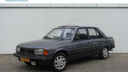 Grijs Gebruikt 1985 Peugeot 305 GTi Sedan | € 5.995