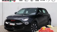 Zwart Nieuw 2025 Fiat 600E Red SUV | € 29.900 (Goede deal)