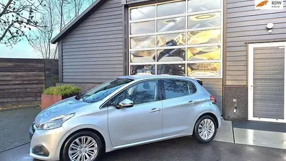 Occasion 2018 Peugeot 208 Allure Hatchback | € 8.450 (Eerlijke prijs)