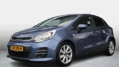 Blauw Gebruikt 2016 Kia Rio Air Hatchback | € 9.890 (Eerlijke prijs)