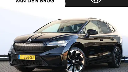 Zwart Gebruikt 2023 Skoda Enyaq iV SportLine SUV | € 40.895 (Eerlijke prijs)