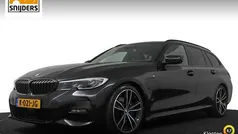 Zwart Gebruikt 2021 BMW 330 Executive Stationwagen | € 28.950 (Eerlijke prijs)