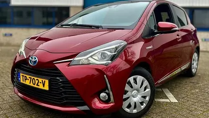 Rood Occasion 2019 Toyota Yaris Premium Hatchback | € 17.499 (Eerlijke prijs)