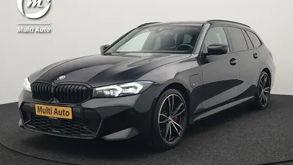 Zwart Occasion 2022 BMW 330 M Sport Stationwagen | € 33.590 (Eerlijke prijs)