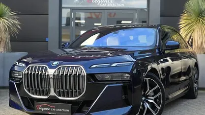 Blauw Gebruikt 2024 BMW 750e M Sport Sedan | € 109.950 (Super prijs)