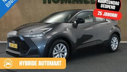 Grijs (metallic) Occasion 2024 Toyota C-HR Active SUV | € 30.645 (Eerlijke prijs)