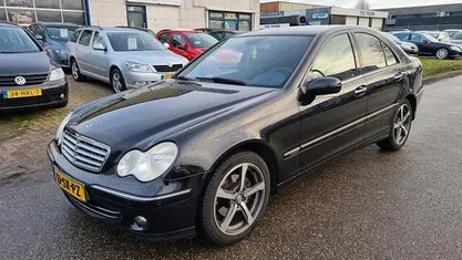 Zwart Occasion 2006 Mercedes C180 Elegance Sedan | € 2.950 (Goede deal)