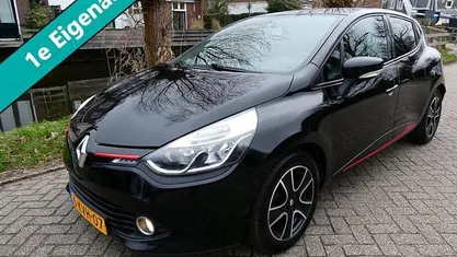 Zwart (metallic) Gebruikt 2013 Renault Clio IV Expression Hatchback | € 6.245 (Eerlijke prijs)