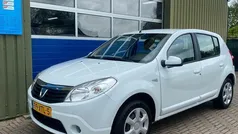 Wit Gebruikt 2012 Dacia Sandero Lauréate Hatchback | € 5.499