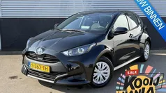 Zwart Gebruikt 2023 Toyota Yaris Active Hatchback | € 22.399 (Eerlijke prijs)