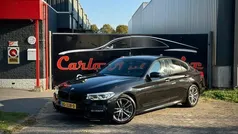 Zwart / black sapphire metallic (475) Gebruikt 2019 BMW 520 M Sport Sedan | € 30.950 (Eerlijke prijs)