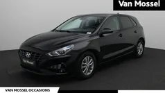 Zwart Gebruikt 2021 Hyundai i30 Comfort Hatchback | € 16.400 (Eerlijke prijs)