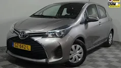 Grijs Gebruikt 2015 Toyota Yaris Hatchback | € 9.950 (Eerlijke prijs)