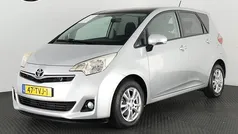 Grijs, metallic lak Gebruikt 2012 Toyota Verso-S MPV | € 8.900 (Eerlijke prijs)