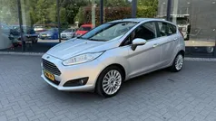 Grijs, metallic lak Gebruikt 2014 Ford Fiesta Titanium Hatchback | € 6.900 (Eerlijke prijs)