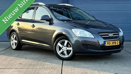 Gebruikt 2009 Kia Ceed Hatchback | € 2.440 (Eerlijke prijs)