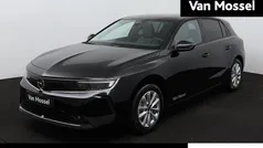 Zwartdiamond black metallic Gebruikt 2023 Opel Astra Business Edition Hatchback | € 19.940 (Eerlijke prijs)