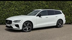 Wit Gebruikt 2022 Volvo V60 R-Design Stationwagen | € 38.940 (Eerlijke prijs)