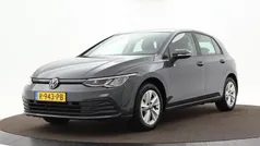 Grijs Gebruikt 2022 VW Golf VIII Life Hatchback | € 24.880 (Eerlijke prijs)
