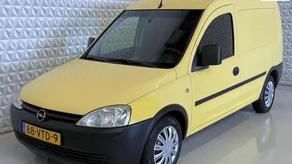 Geel (metallic) Gebruikt 2008 Opel Combo Comfort Sedan | € 2.499 (Eerlijke prijs)
