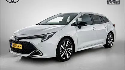 Grijs Occasion 2025 Toyota Corolla Hybrid Stationwagen | € 33.445 (Eerlijke prijs)