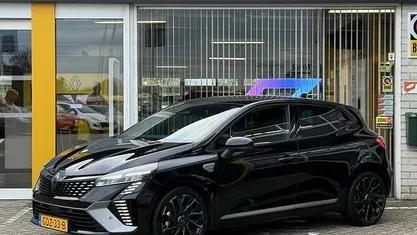 Noir étoillé (gne) Occasion 2024 Renault Clio V Esprit Alpine Hatchback | € 24.450 (Eerlijke prijs)