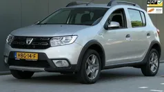 Grijs Gebruikt 2017 Dacia Sandero Lauréate Hatchback | € 10.940 (Eerlijke prijs)