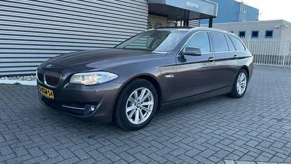 Bruin Gebruikt 2012 BMW 520 Executive Stationwagen | € 6.500 (Super prijs)
