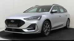 Grijs Gebruikt 2023 Ford Focus ST-Line Stationwagen | € 25.950 (Eerlijke prijs)