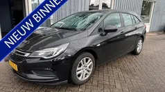 Zwart, metallic lak Gebruikt 2018 Opel Astra Edition Stationwagen | € 5.950 (Goede deal)