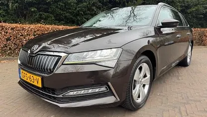 Occasion 2020 Skoda Superb Business Line Stationwagen | € 20.900 (Super prijs)