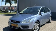 Blauw Gebruikt 2005 Ford Focus Ghia Hatchback | € 2.750 (Goede deal)