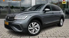 Grijs Gebruikt 2023 VW Tiguan Life SUV | € 34.900 (Goede deal)