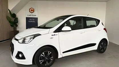 Wit Gebruikt 2015 Hyundai i10 Comfort Hatchback | € 4.450 (Eerlijke prijs)