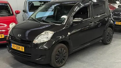 Occasion Daihatsu Sirion 69 PK (50 kW) 2011 Zwart Hatchback