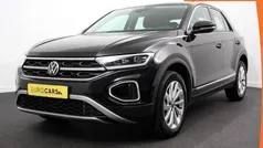 Zwart Gebruikt 2023 VW T-Roc Style SUV | € 29.890 (Eerlijke prijs)