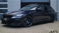 Zwart Gebruikt 2023 BMW 530e M Sport Stationwagen | € 46.995 (Eerlijke prijs)
