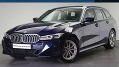 Blauw Gebruikt 2023 BMW 330e Stationwagen | € 41.450 (Eerlijke prijs)